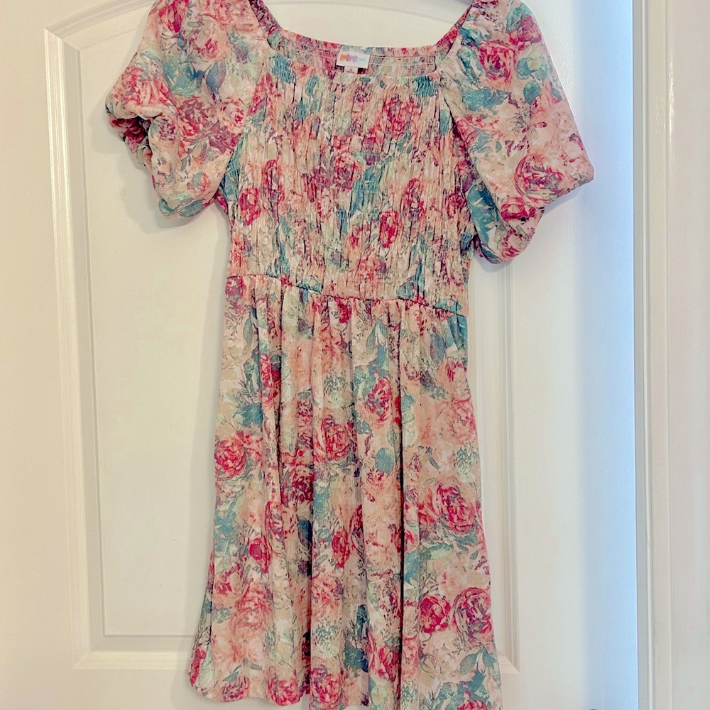 Size S LuLaRoe Alina bubble-sleeve nap dress. Excellent condition.